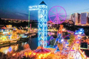 Chongqing Happy Valley - Chongqing Tourist Attraction