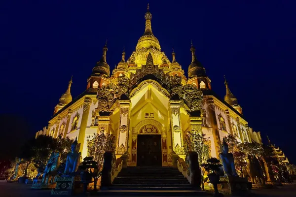 Meng Huan Grand Golden Pagoda - Yunnan Tourist Attraction