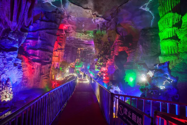 临沂市萤火虫水洞旅游区 - 山东旅游景区
