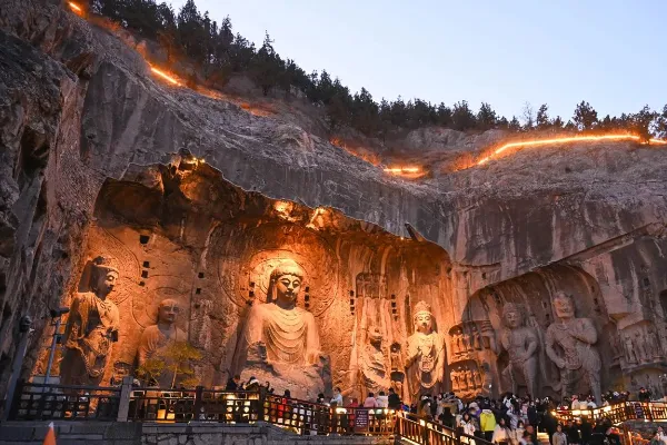 Longmen Grottoes Scenic Area in Luoyang - Henan Tourist Attraction