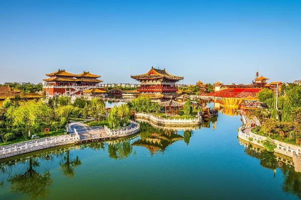 Qingming Riverside Landscape Garden in Kaifeng - Henan Tourist Attraction