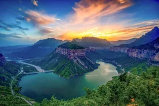 Baoquan Tourist Area in Xinxiang - Henan Tourist Attraction