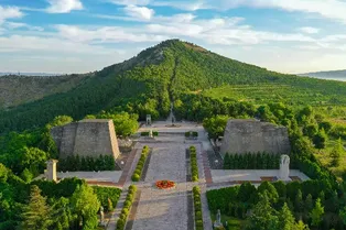 Qianling Scenic Area in Xianyang - Shaanxi Tourist Attraction