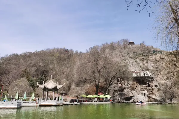 Hongshan Park - Xinjiang Tourist Attraction