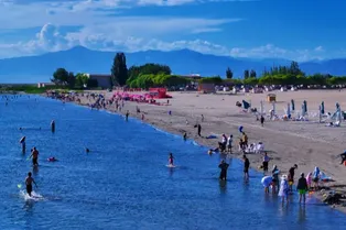 Jinshatan Tourist Resort - Xinjiang Tourist Attraction