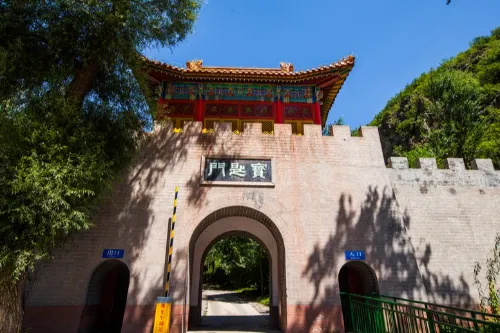 Baoshi Gate