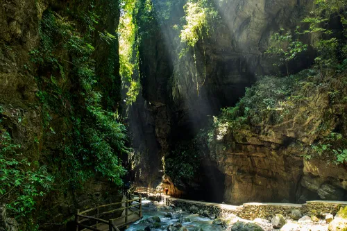 Qinglong Gorge