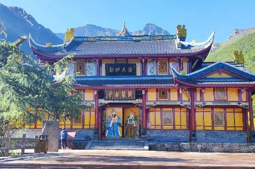 黄龙古寺