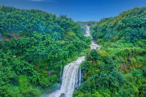 七彩飞瀑