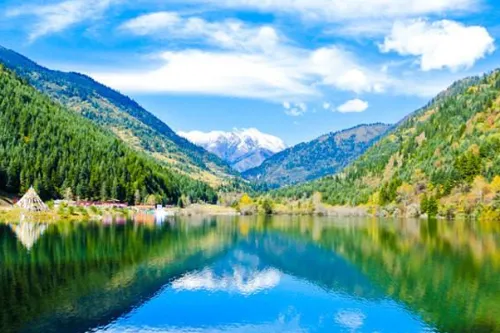 Golden Monkey Lake