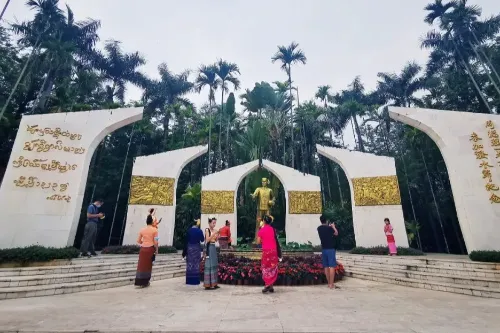 周總理潑水紀念銅像