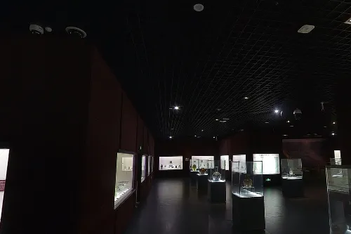 The Exhibition Hall of Porcelain Through the Dynasties