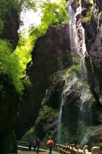 Five Waterfalls Gorge