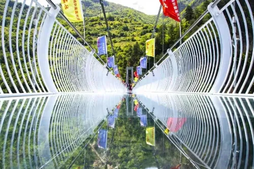 9D Glass Bridge