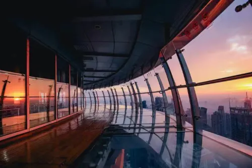 Fully Transparent Suspended Observation Corridor