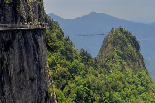 High-Altitude Glass Walkway