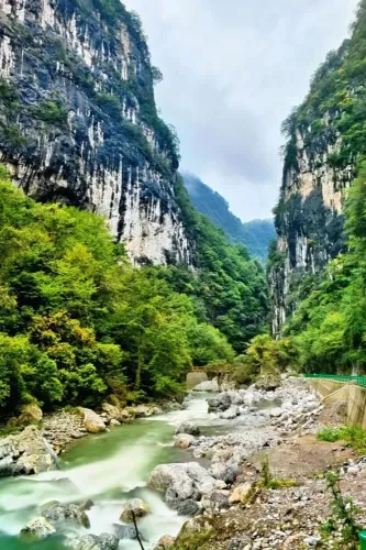 Yueliang Canyon Scenic Area