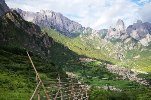Dari Village