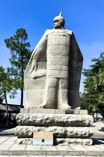 周瑜雕像